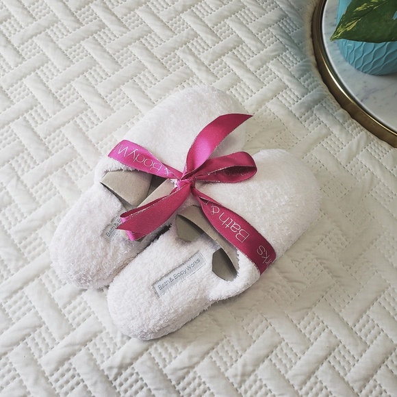 Bath and Body Works Shoes - Sold Elsewhere - NWT Bath and Body Works Slippers